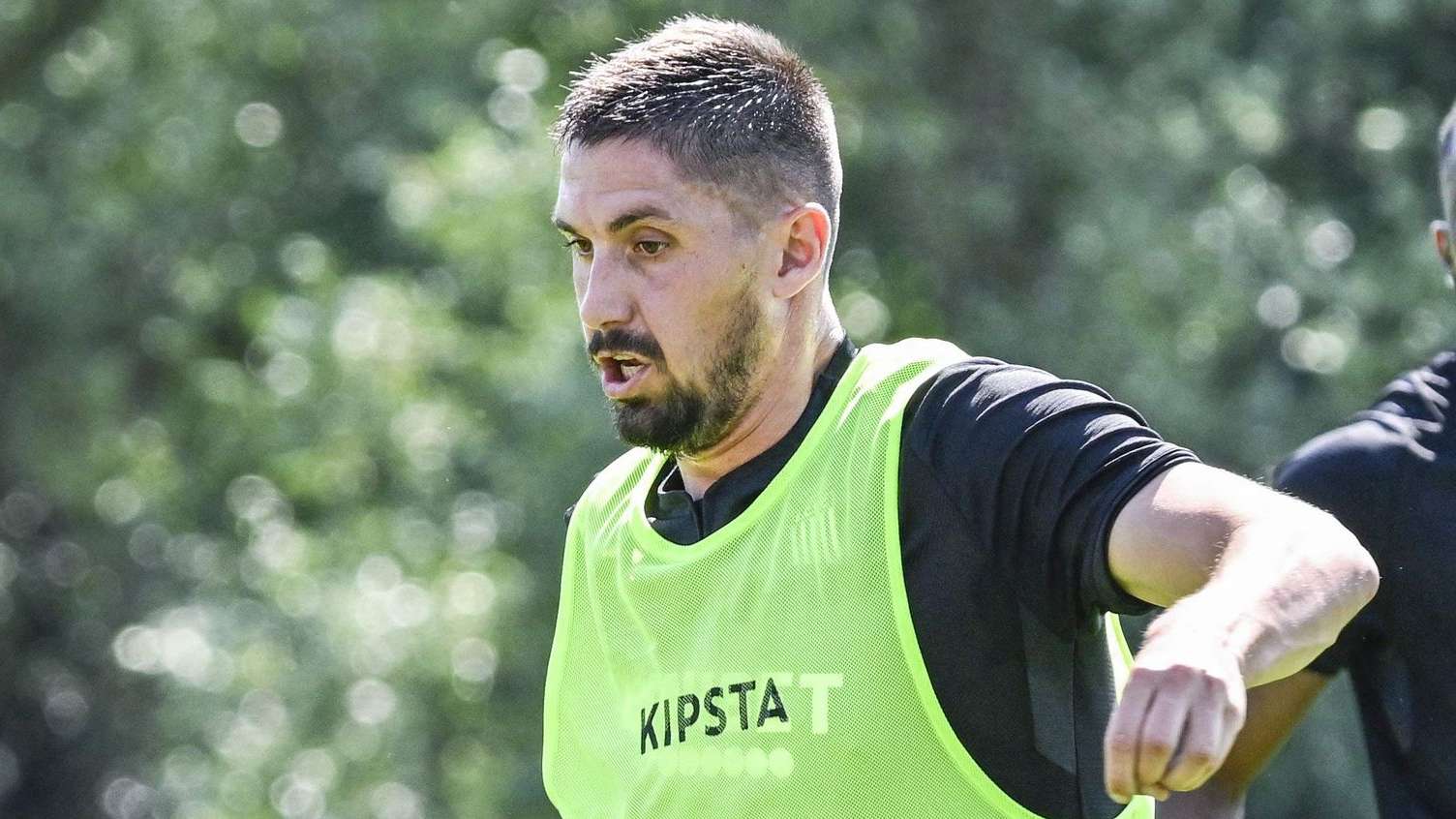 不仅面临挑 不仅面临挑